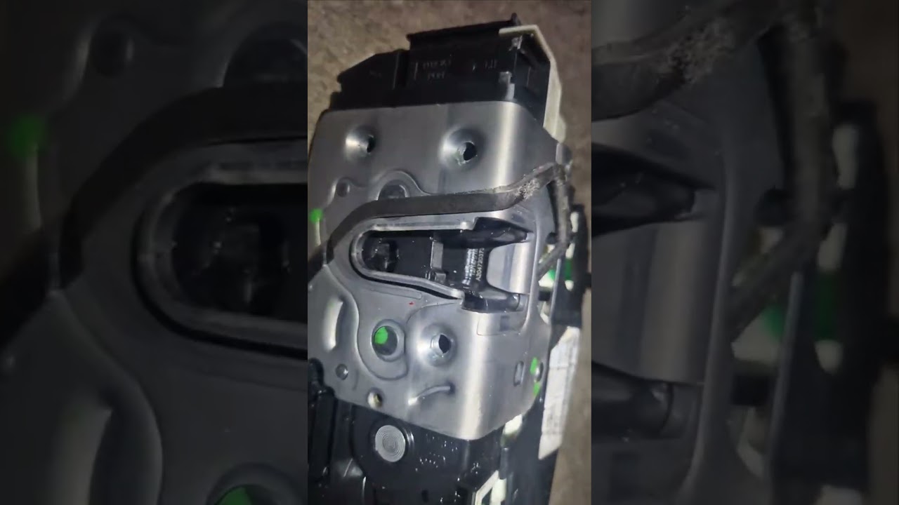 SLK250 door not opening and how to repair door lock