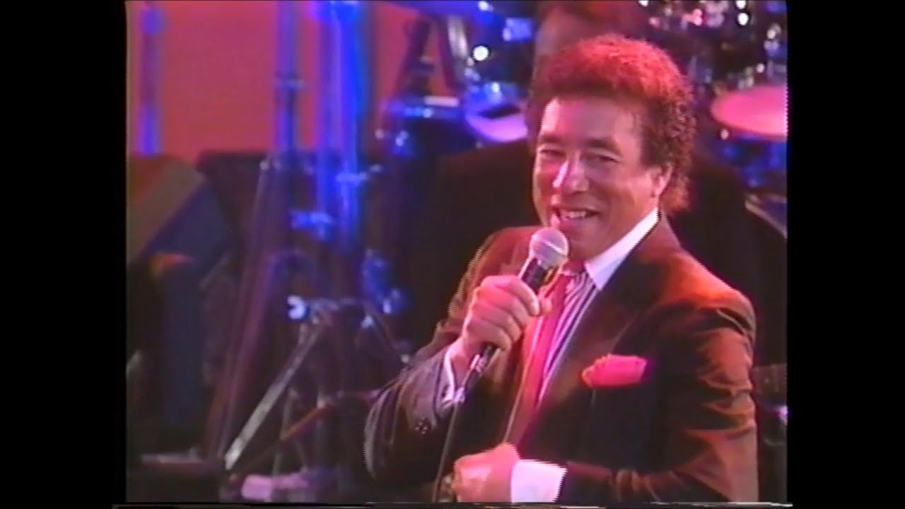 Smokey Robinson  - Ooh  Baby Baby     LIVE