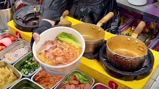 Street Chef: Guy Cooks Up 4 Bowls of Noodles on the Sidewalk!