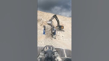 Transporting the aggregates #wheelloader #volvo #volvotrucks #aggregates #quarry