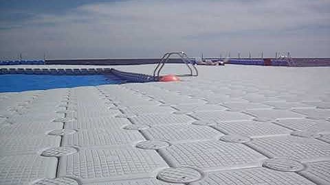 Jetfloat pool in wind conditions