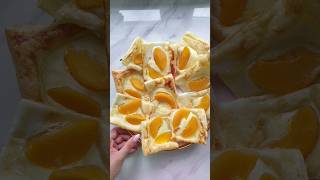 Szybka Słodka Przekąska Ciasto Francuskie Z Brzoskwiniami