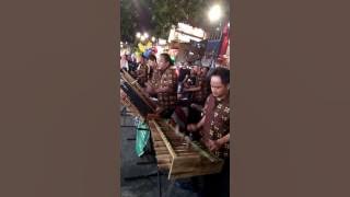 Tutupe wirang, perform angklung pegasus jogja di depan lesehan DPRD malioboro