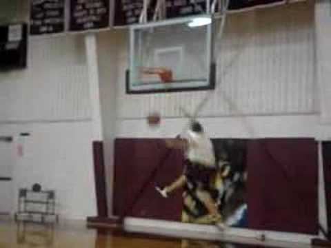 Mike Hoops and Mike Lee dunking