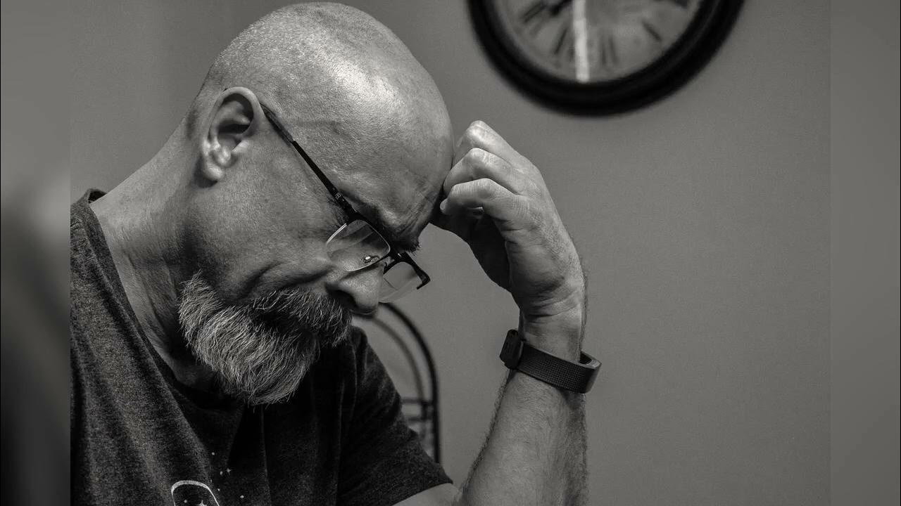 Лысый очкарик. Лысый денчик. Лысый очкарик. Лысый очкарик. Брутальный лысый.