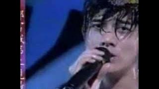 Download lagu Aaron singing in the rain