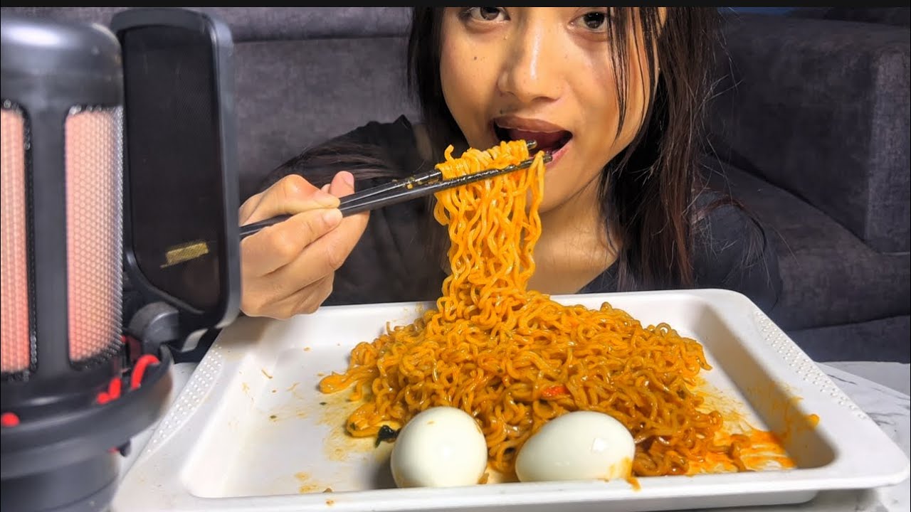 2pm Noodles 🍜 with Eegs 🥚 #mukbang #viralvideo #food #eatingshow #eatingshow #viral 