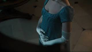 Bridgerton 1x07 - Daphne rubs her 'pregnant' belly