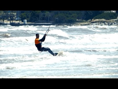 Kitesurf, un deporte que crece en Uruguay