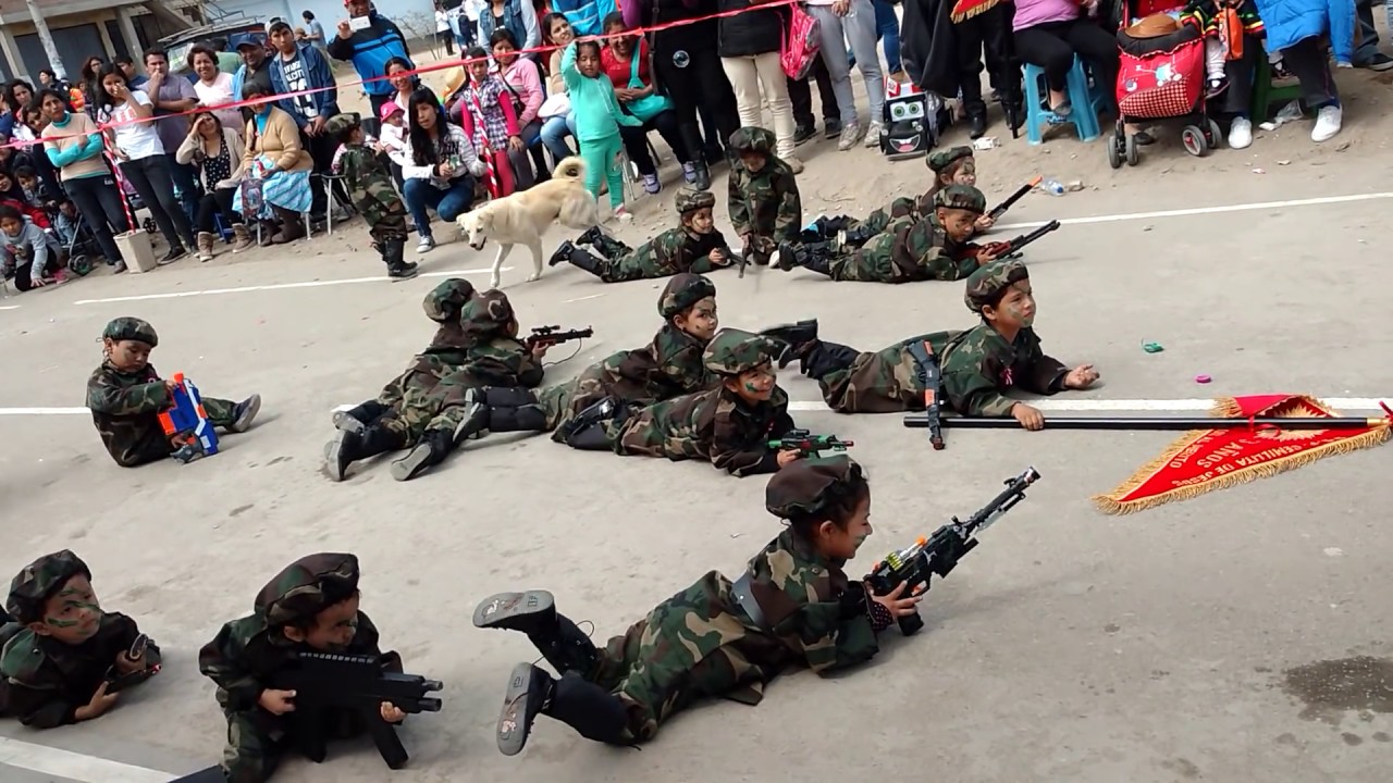 Coreografía de niños desfile militar escolar - YouTube