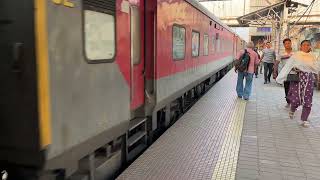 30 mins late running 12262 - Howrah - Mumbai CSMT Duronto Express slowly skipping Dombivli 