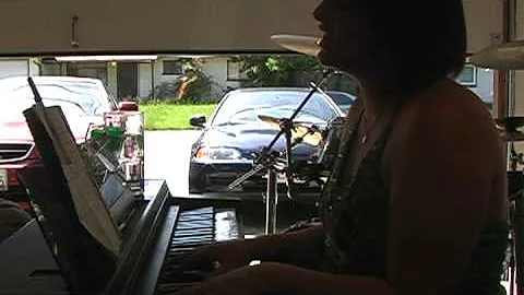 Stephanie Harwood singing "Thirty" live
