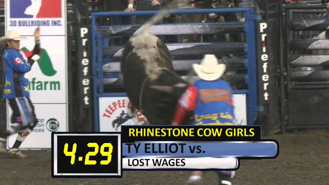 Ty Elliot gets in a hang up with Wild Hoggs' Lost Wages at the Wanham, AB (PBR) '13
