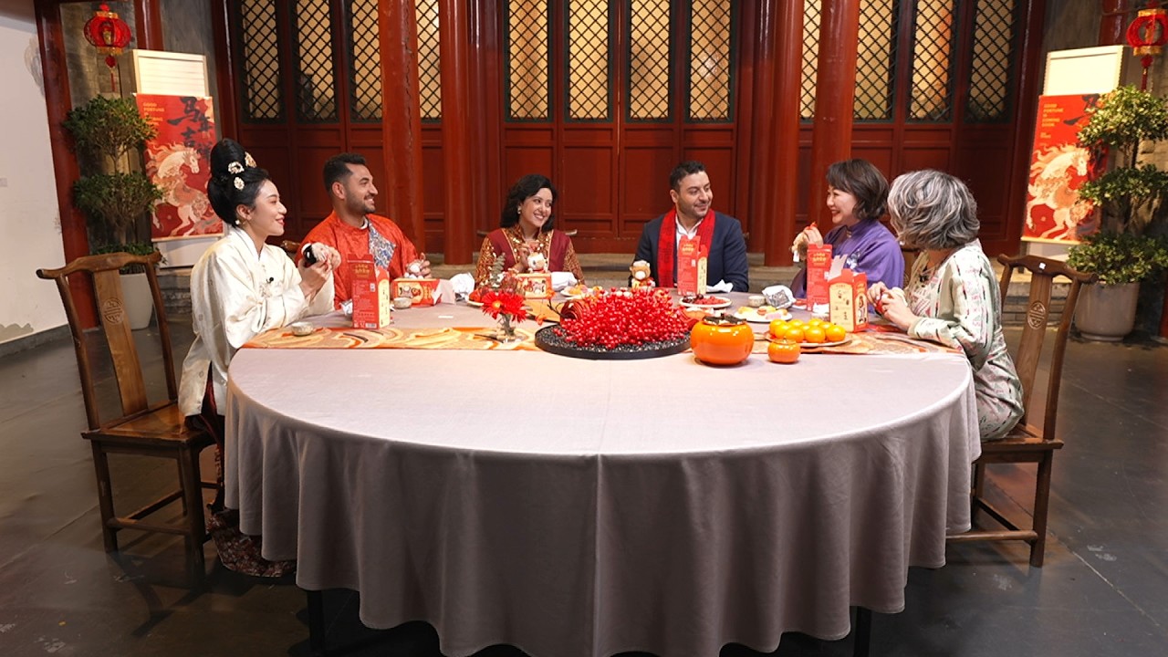 ليلة لم الشمل لاستقبال عام الحصان (٥): البهجة في الجياوتسي والمفاجأة في الصناديق الغامضة