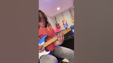 Every Triad Master Guitar Player in 10 seconds - B Minor Triad Inversions