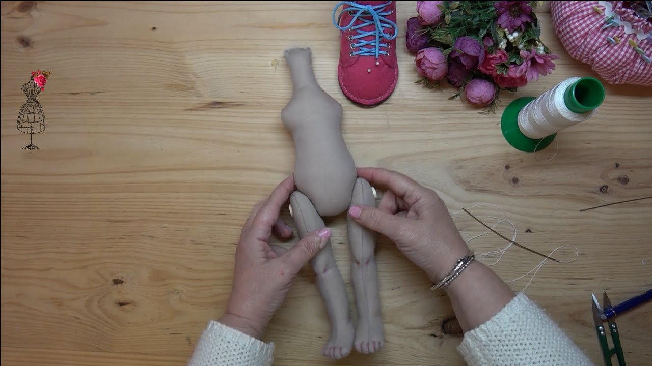 Rellenamos Cuerpo y ponemos de pie a la Muñeca Nara✂🧵👩🎀🌺🎈 Patrones Gratis