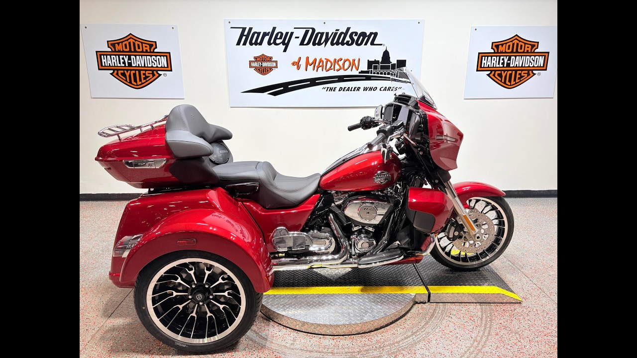 2026 FLHLT Harley-Davidson® Street Glide 3 Limited Brilliant Red Chrome Trim