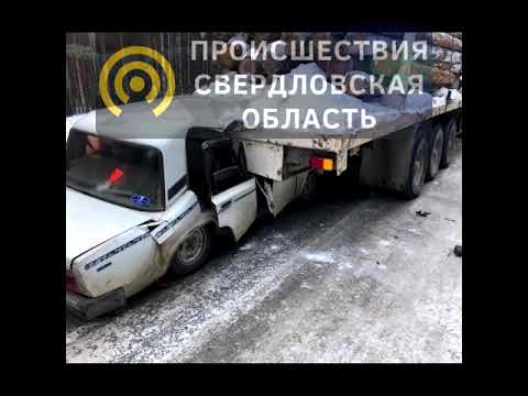 Врезался в лесовоз и погиб / 14 января