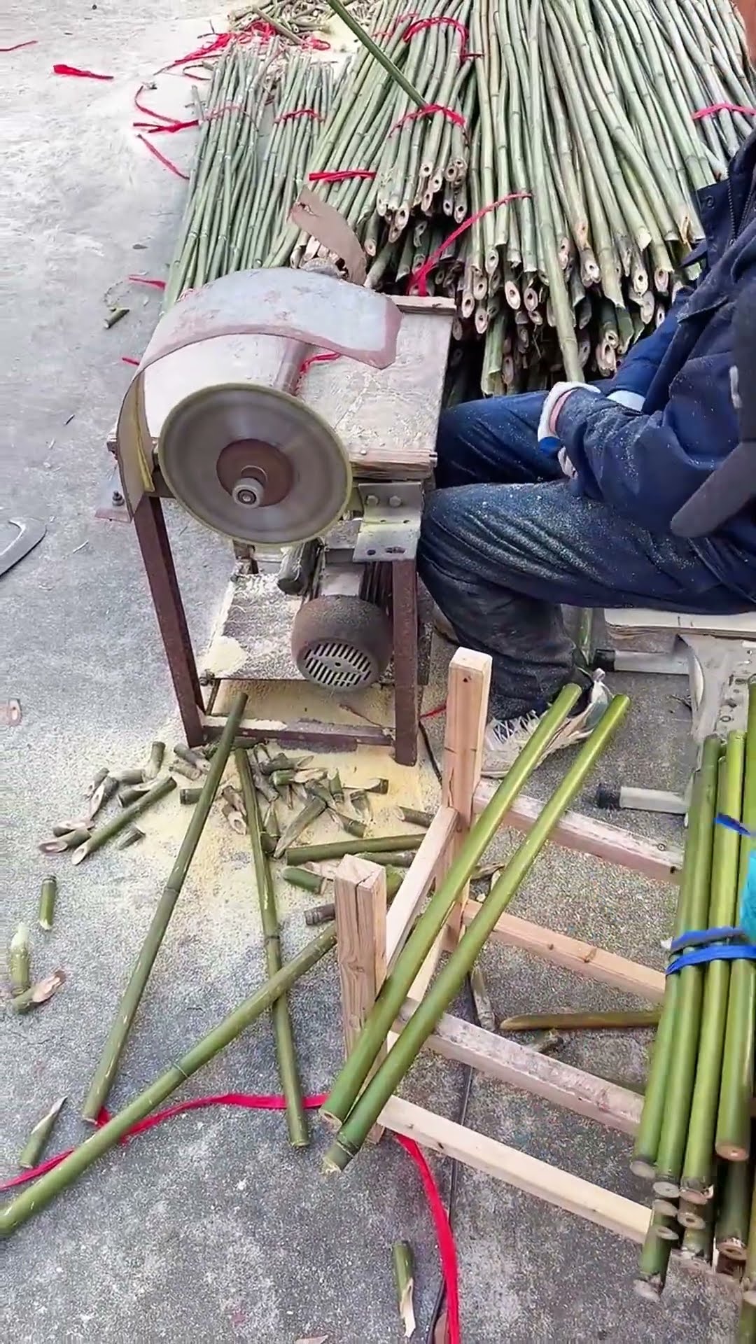 Bamboo flute cutting process- Good tools and machinery make work easy
