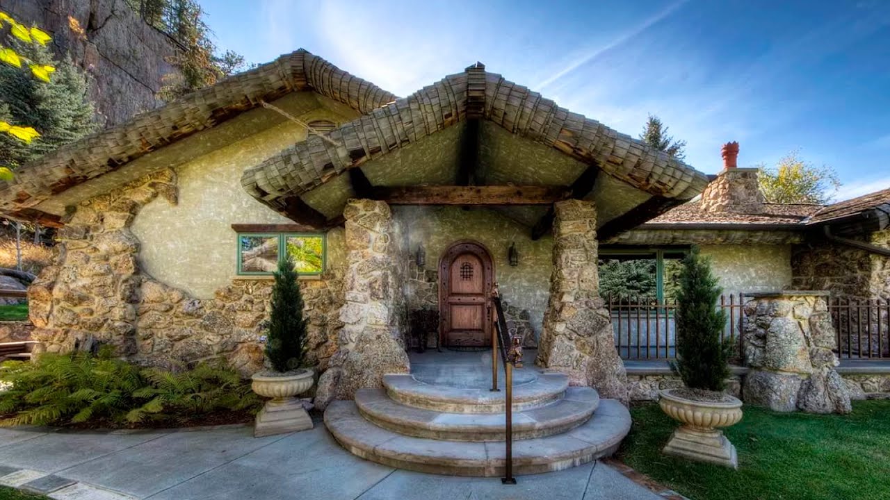 Tour of two luxury mansions in South Dakota for 2,495,000 and