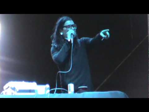 Skrillex (Sonny Moore) telling off some guy (2011 NeverSayNever Music Festival)