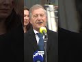 Karl Erjavec pred parlament na vrata "pribil" deset tez