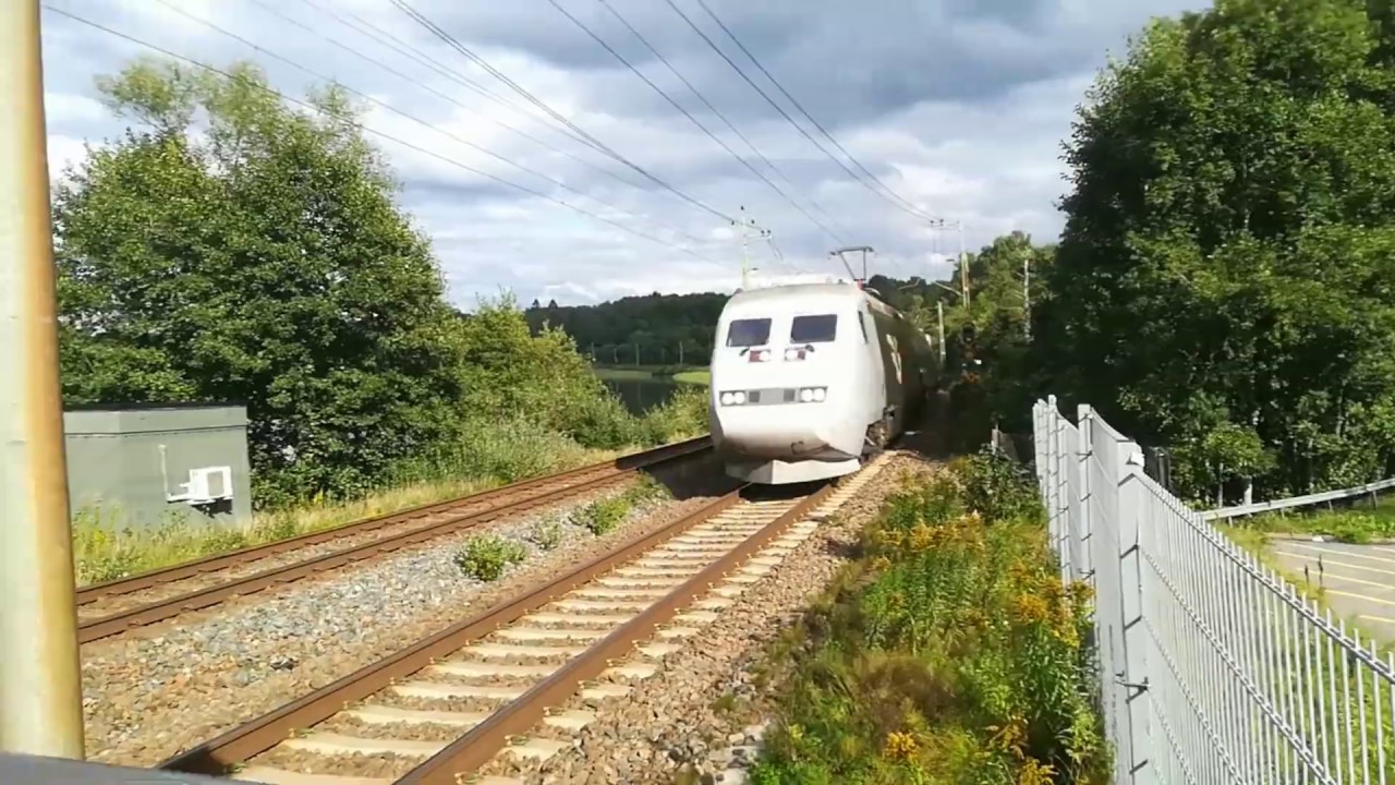 Tre ihopkopplade X2 lok passerar Aspen station YouTube