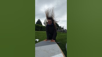 Hair visualisation of a flow separation behind a rounded body at high Reynolds numbers