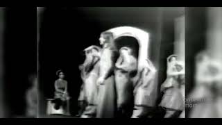 مقطع تمثيلي واغنية غزلية من مسرحية ناس من ورق. An acting clip and a spinning song from the play