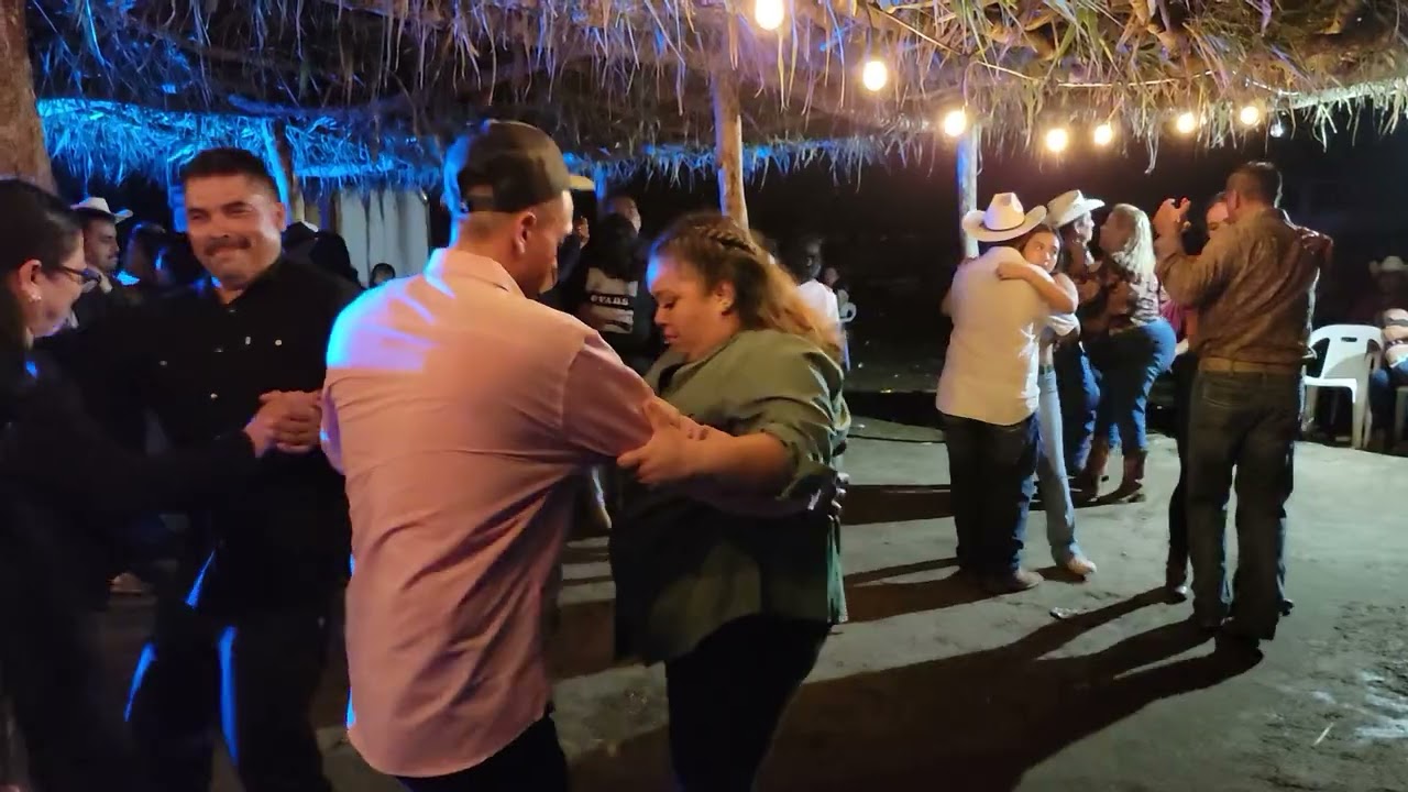 cumbias tropical del bravo/ el querreque/ cuando yo diga a/ el tao tao