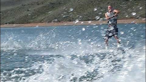 Wakeboarding trick: Scarecrow