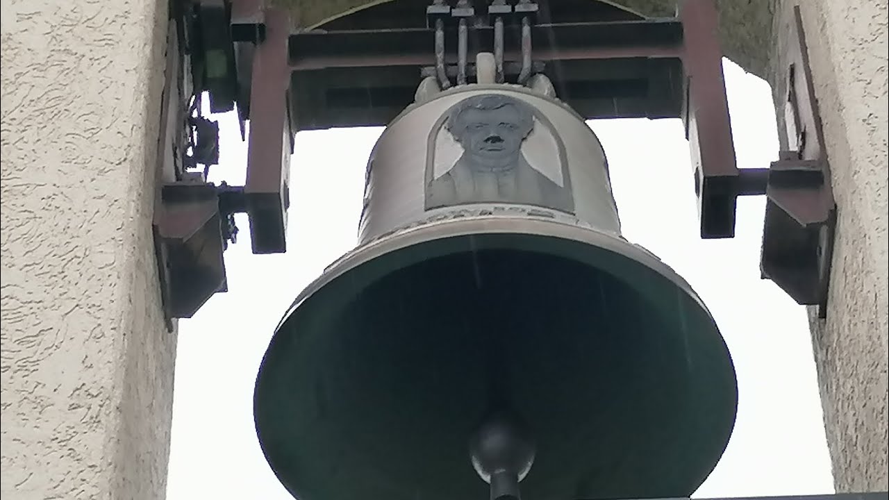 Rabka-Zdrój (Zaryte) - Mały dzwon kościoła pw. Matki Boskiej Częstochowskiej.