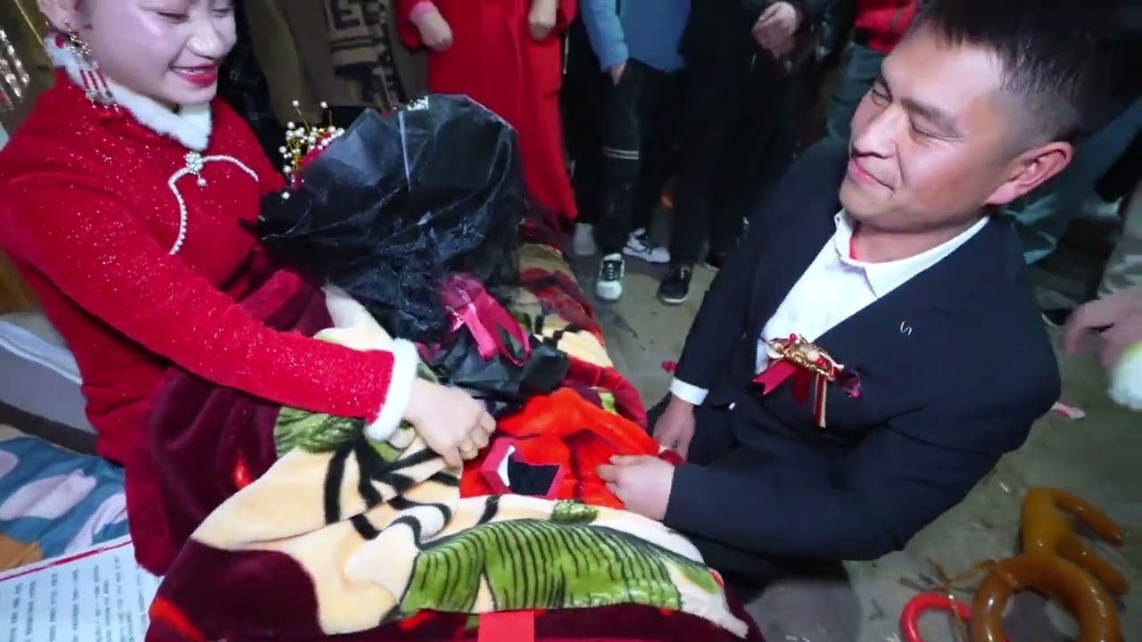 过年了，我在加班剪辑婚礼视频，都一样的喜庆，祝福每一对新人，祝大家新年快乐#贵州凯里 #祝大家2023年兔年大吉 #黔乡有景有三