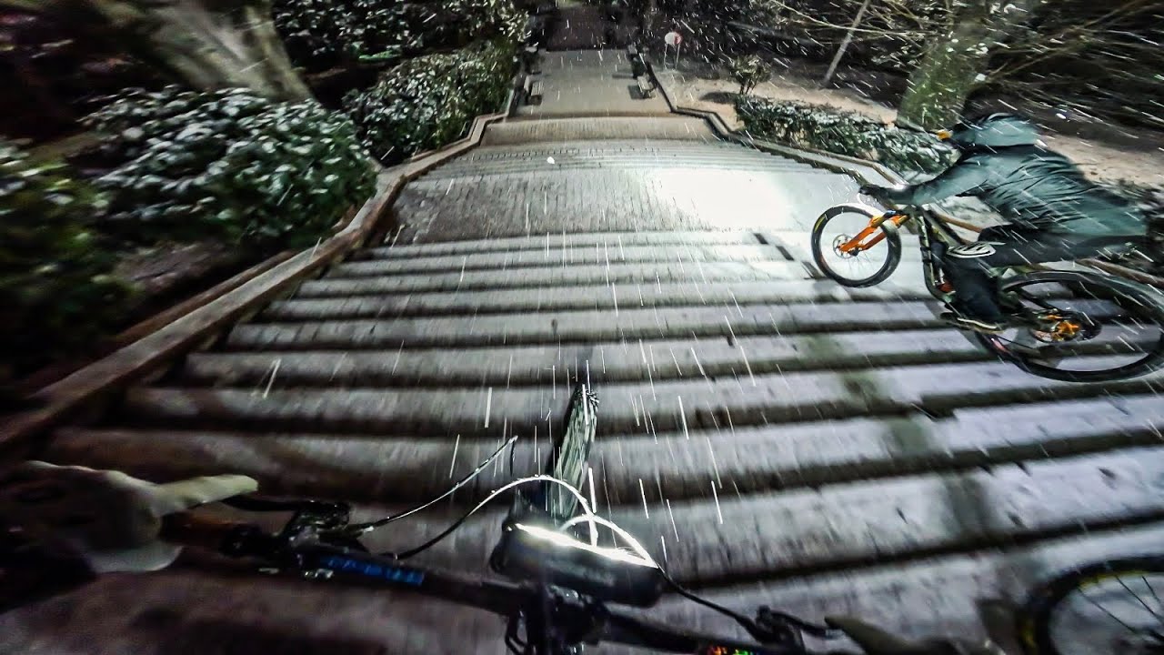 İstanbul'da Gece Bisikletle Kaymak ❄️