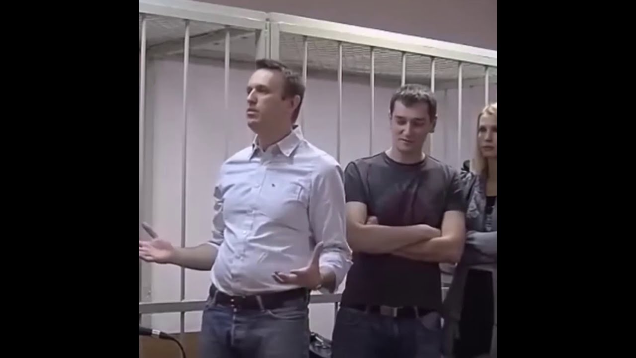 Юлия Навальная останавливает Алексея Навального / Julia Navalny stops Alexei Navalny