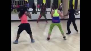 Strong By Zumba™ With Kirsten Resimi