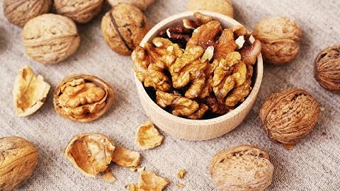 The best way to open walnut without a nutcracker!!