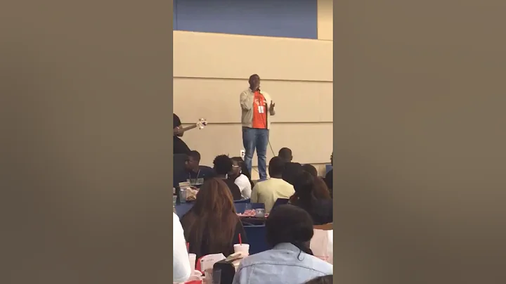 DeVaughn Thomas singing at the Collegiate Gatherin...