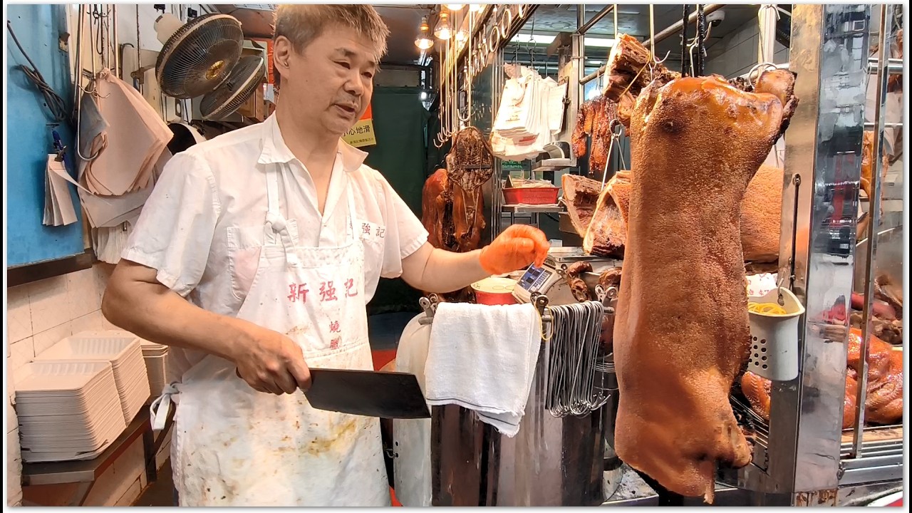 香港燒味 師傅出馬 明哥師傅敬業樂業 Roast Pork Crispy Yummy Hong Kong Food 對客很親切 燒乳豬燒肉燒鵝燒鴨 香港美食 新強記燒臘飯店