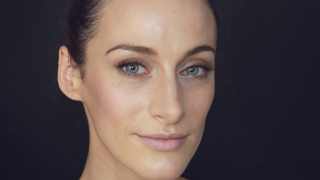 PROFESSIONAL MAKEUP TRAINING - APPLYING INDIVIDUAL EYELASHES - YouTube