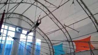 Layout-Flying Trapeze