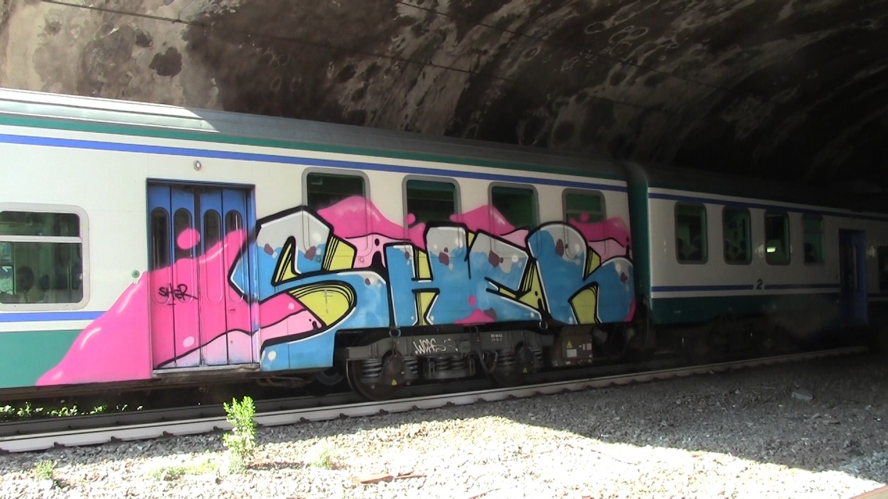 Riomaggiore HD-Trenitalia E464559+regional stock departs Riomaggiore top movies on netflix