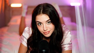 картинка: asmr девушка утешает тебя после плохого дня...