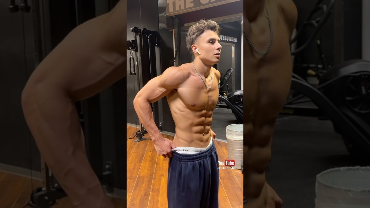 Fitness Model Bodybuilding Shredded Abs Muscle Pump Posing Julian Ogle Styrke Studio 