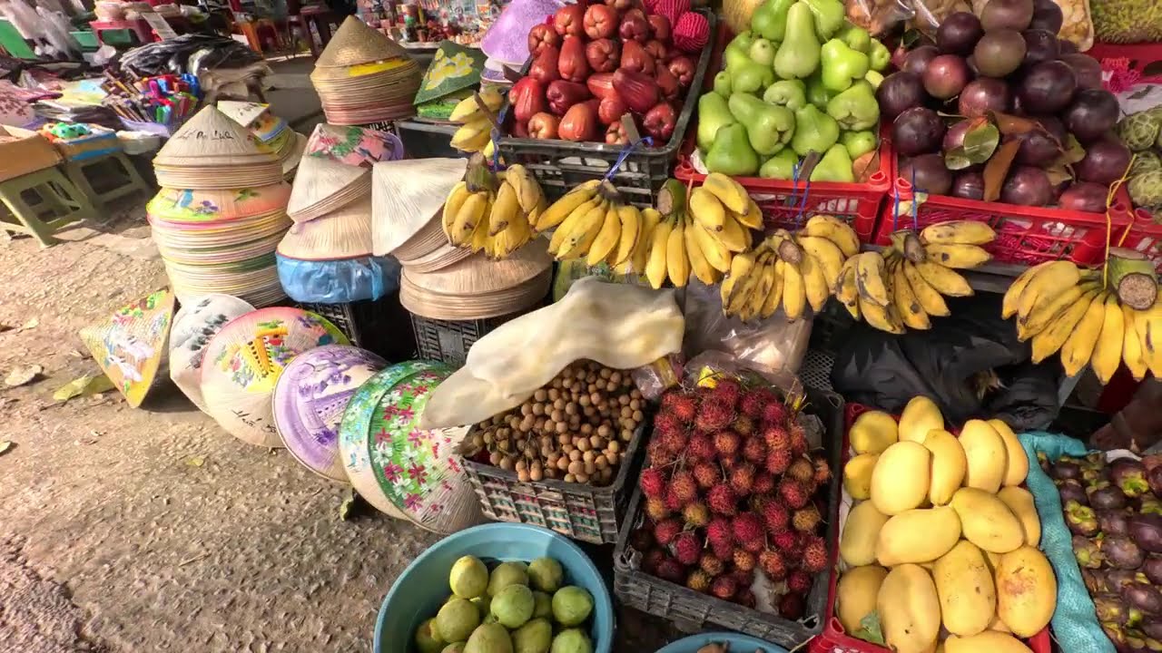 Tour to Pagoda of the Celestial Lady/From Hoi An/Da Nang:Hue Imperial City via Hai Van Pass GX011975