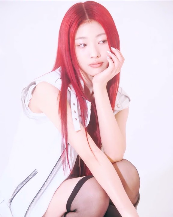 “Another plot twist” #ARIN #아린 #AtHeart #앳하트 #Plot_Twist #AtHeartDebutAlbum #moodcut