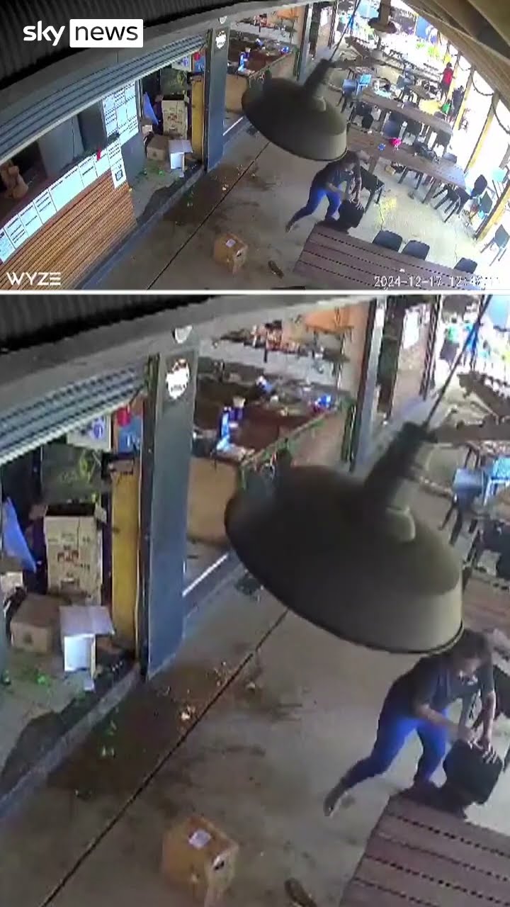 People flee café during earthquake