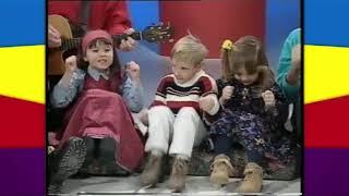 Video thumbnail of "The Wiggles - Joanie Works With One Hammer"
