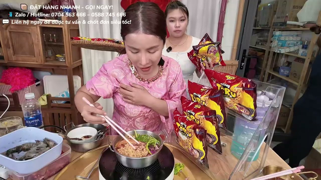 Su Bật Khóc Như Đứa Trẻ Khi Nhân Bí Mật Làm Sinh Nhật Trước VÀI TRIỆU NGƯỜI 