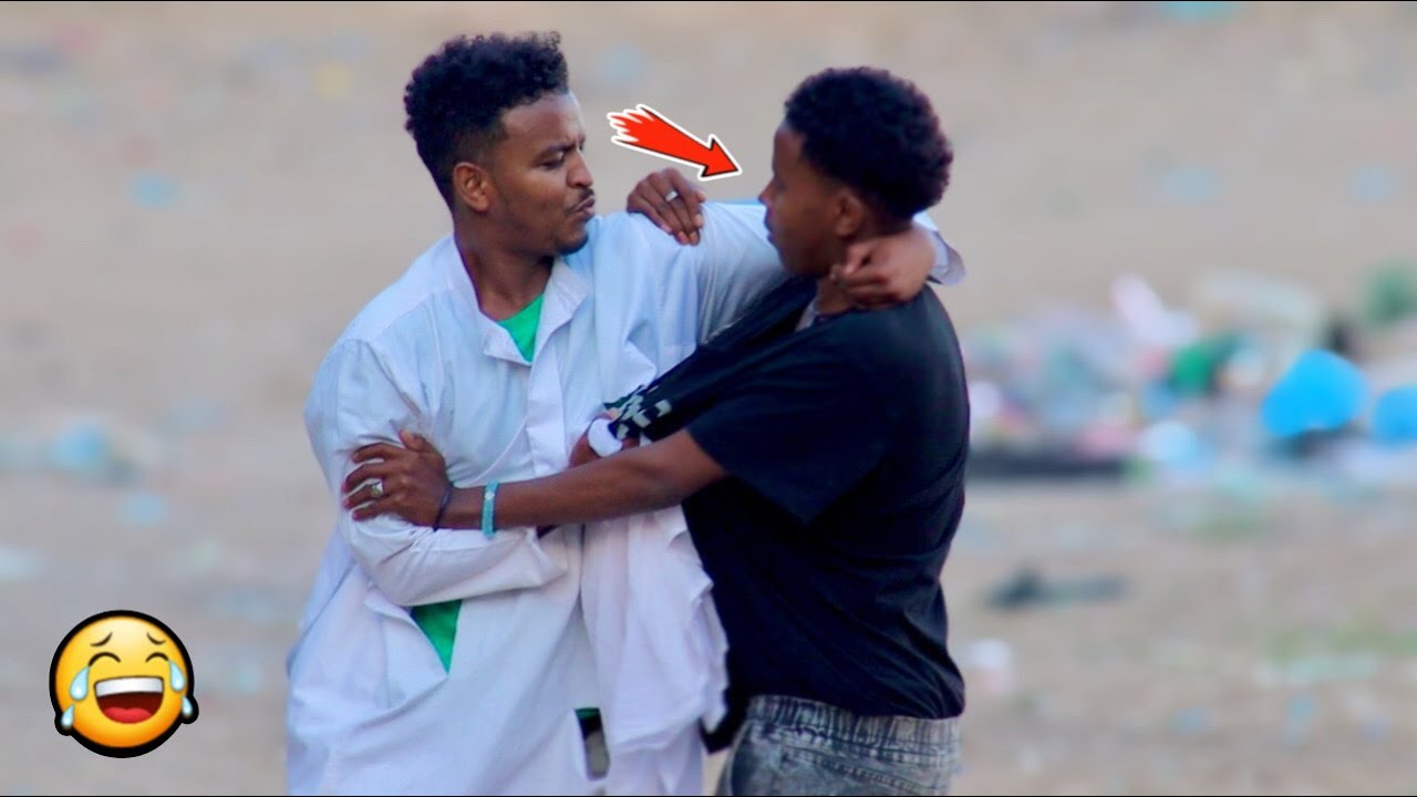 Waxaan Kasoo Baxsaday Isbitaalka Dadka Waalan!! | Very Funny Public Prank | kamera Şakası